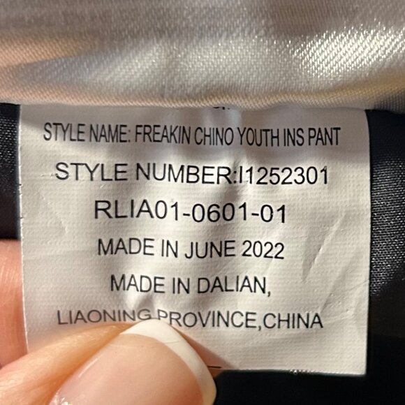 NWT Youth Volcom Black Freakin Chino Insulated Activewear Snowboard Ski Pants M - Picture 8 of 8